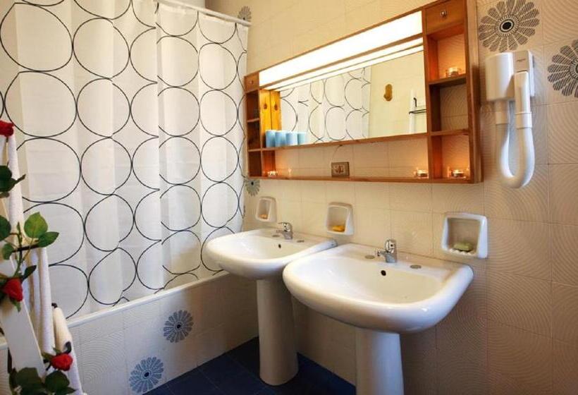 Семейный Номер, Phalanthos B&b