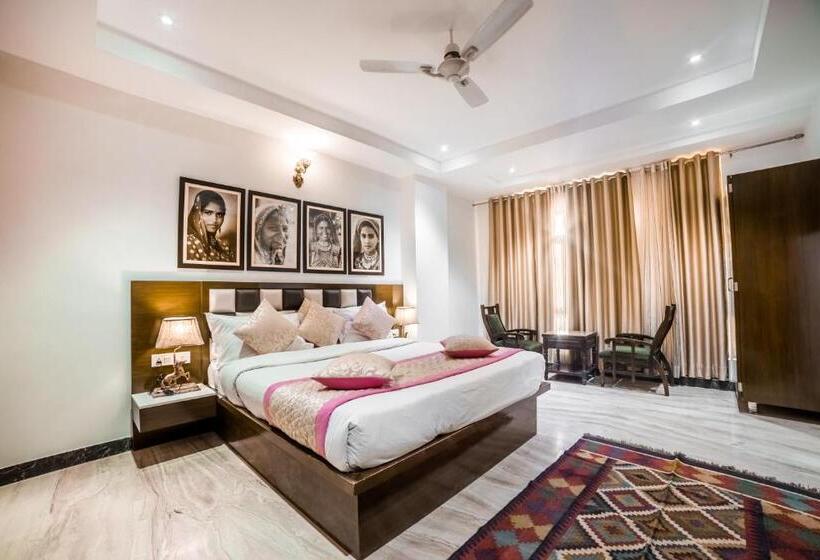 Deluxe Rum, Radhika Jaisalmer