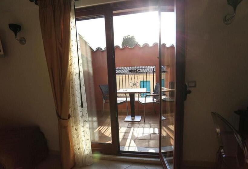 اتاق استاندارد با بالکن, Regalpetra