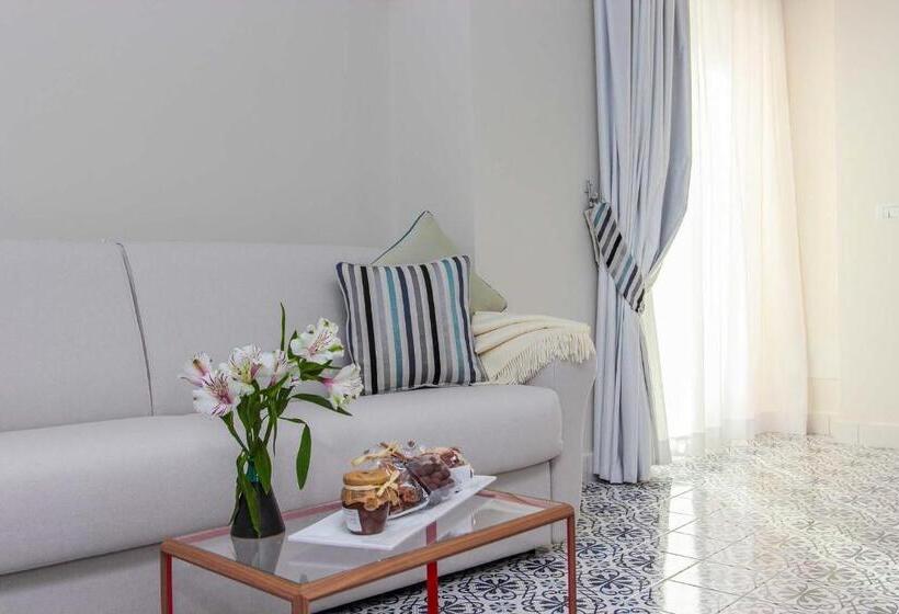 Family Suite, Diecisedici