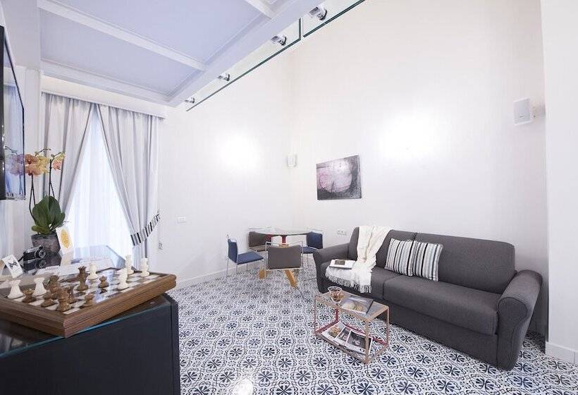 Family Suite, Diecisedici