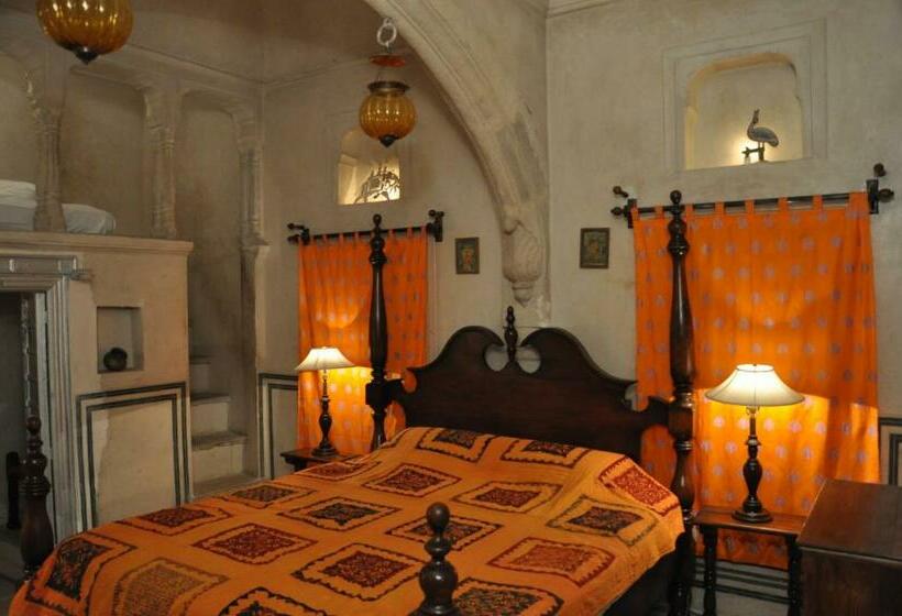 디럭스 룸, Chobdar Haveli
