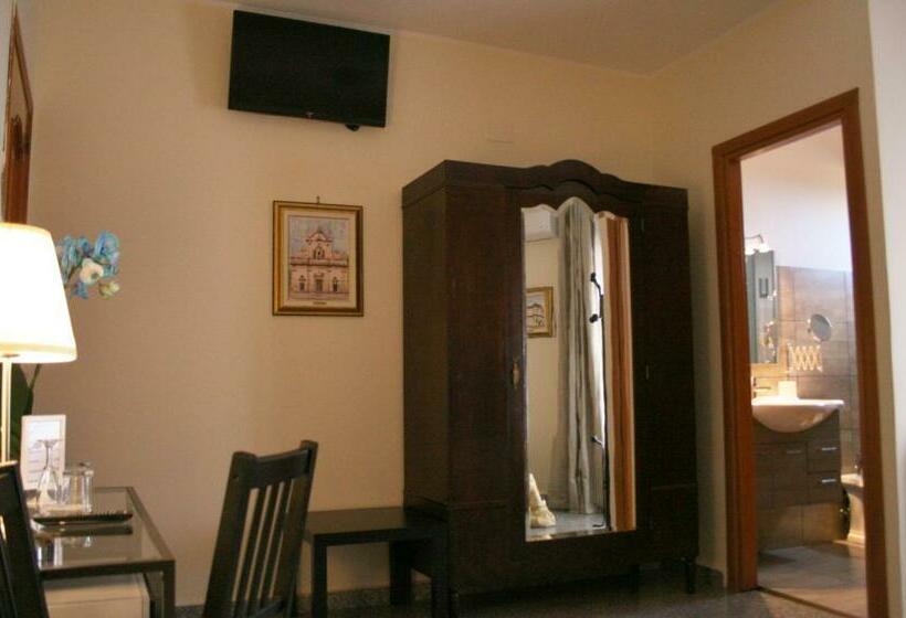 اتاق لوکس با بالکن و چشم‌انداز دریا, B&b Melibleo