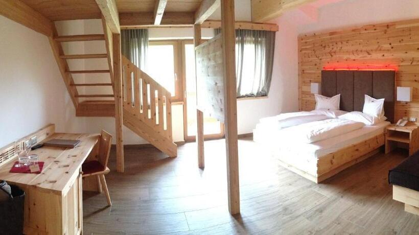 Junior Suite met Uitzicht, Passo Sella Dolomiti Mountain Resort