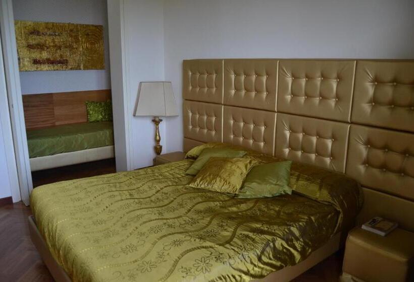 اتاق سه نفره دلوکس با چشم‌انداز دریا, Villa Zagara Luxury Bed And Breakfast