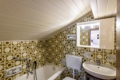 غرفة أساسية, Moserhof