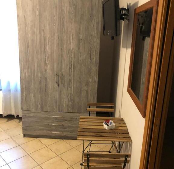 스탠다드 룸, Il Gatto E La Volpe