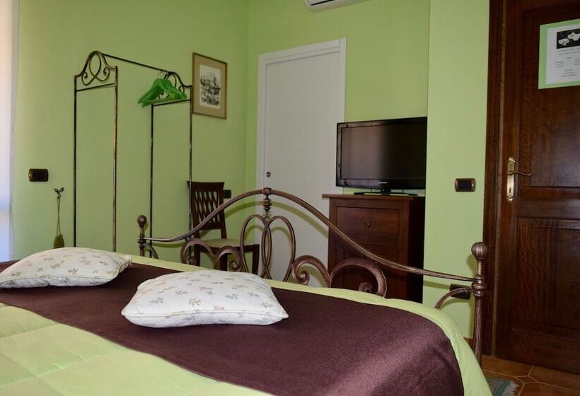 اتاق لوکس, Villamena