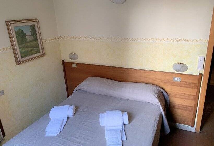 Standard Kolmen Hengen Huone, Albergo La Villetta