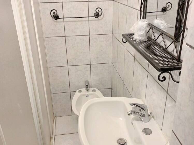 Standard Kolmen Hengen Huone, Albergo La Villetta