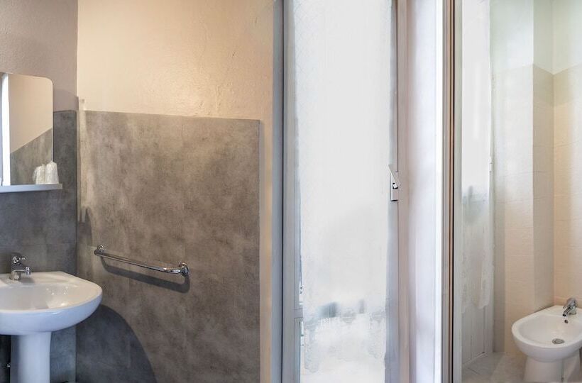 Standard Kolmen Hengen Huone, Albergo La Villetta