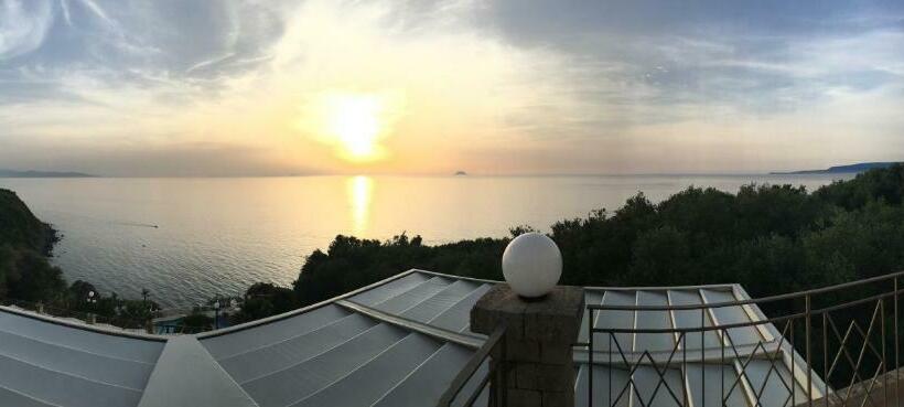 سوییت, Caposperone Resort