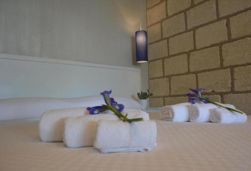 اتاق استاندارد سه نفره, Caposperone Resort