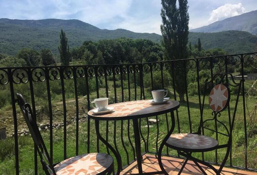 Standard Triple Room with Terrace, Eriste