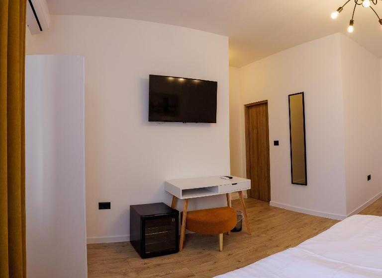 اتاق لوکس, Rooms Lišnić