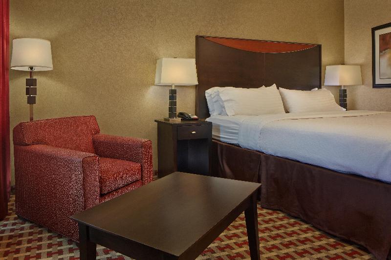 带大床的标准间, Holiday Inn Express & Suites   Gaylord, An Ihg