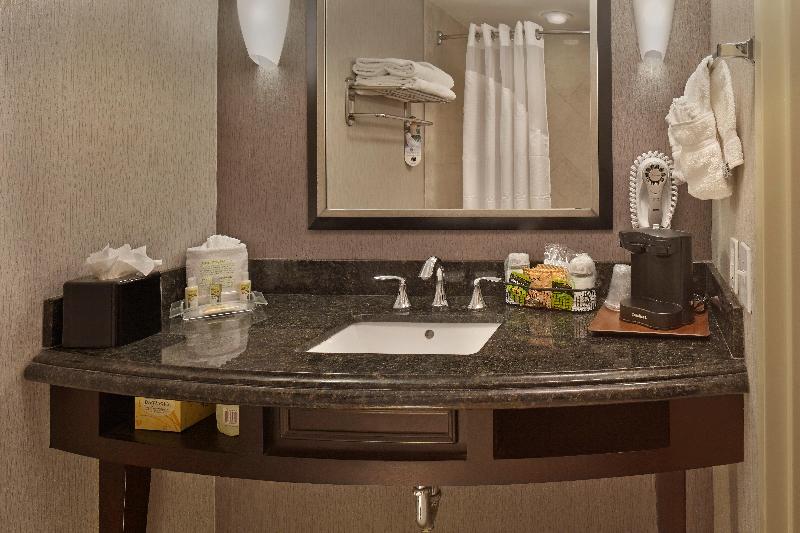 带大床的标准间, Holiday Inn Express & Suites   Gaylord, An Ihg
