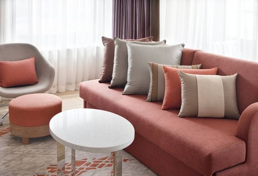 Апартаменты 1 Спальня, Holiday Inn & Suites   Dubai Festival City Mall, An Ihg