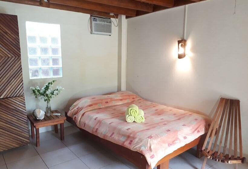 Номер Стандарт Трехместный, La Barquita Beach Hostel