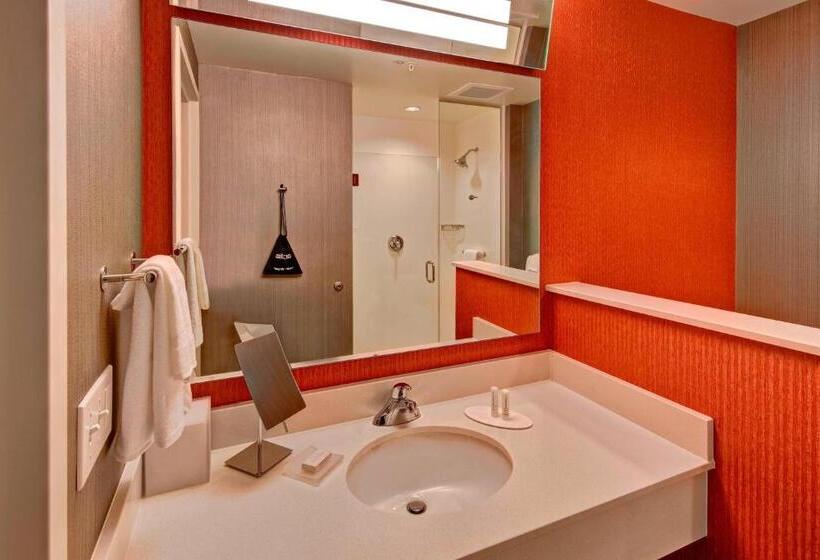 Люкс Кровать Кинг, Courtyard By Marriott Westbury Long Island
