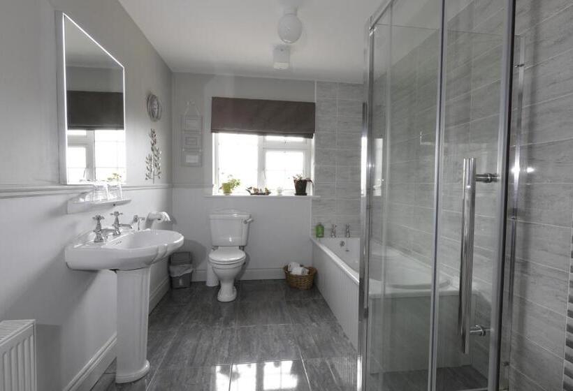 Номер Стандарт, Lurgan House