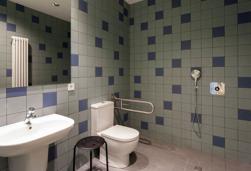 Номер Стандарт Четырехместный Совместный Санузел, Youth Hostel Non Stop Inn By Irrisarri Land
