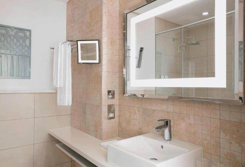 اتاق کلاسیک با تخت دونفره, Four Points By Sheraton Nairobi Airport