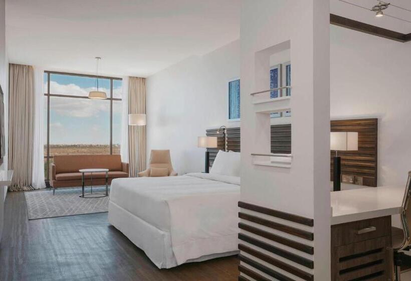 اتاق لوکس با تخت بزرگ, Four Points By Sheraton Nairobi Airport