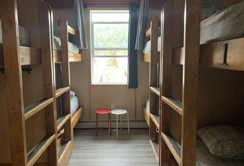 ルームシェアのワンベッド, Jasper Downtown Hostel