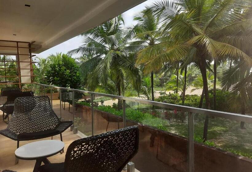 套房配有游泳池, Azaya Beach Resort Goa