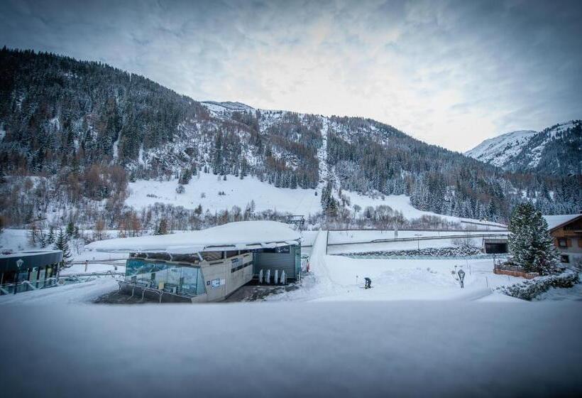Трехместный Номер Стандарт с Балконом, Quality Hosts Arlberg   Hotel Bergheim