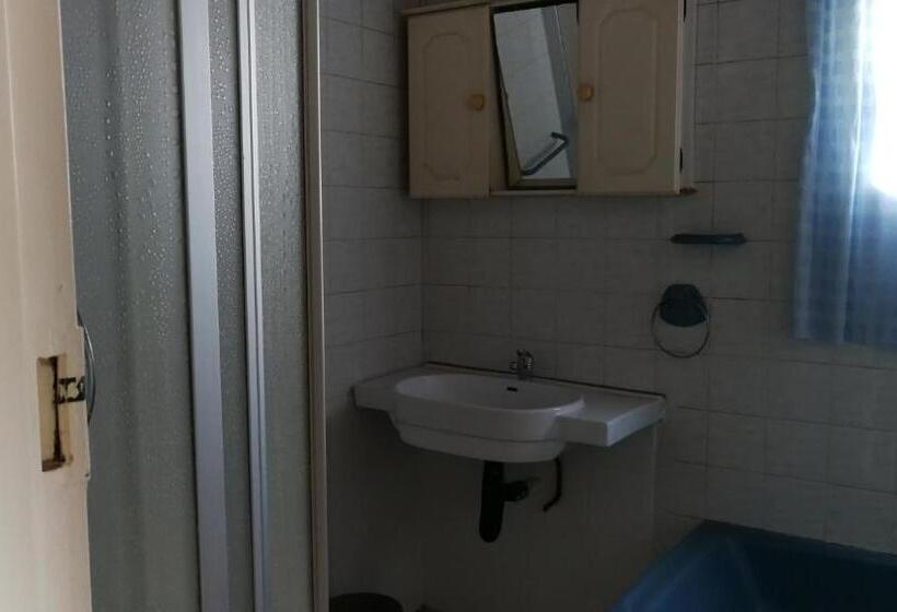 کلبه ییلاقی, Bluff Accommodation Aybriden Self Catering