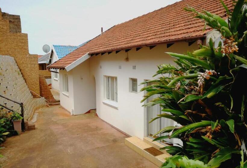 کلبه ییلاقی, Bluff Accommodation Aybriden Self Catering