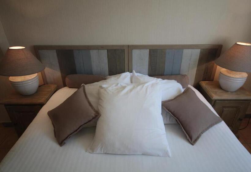 غرفة عائلية, Logis Hôtel Restaurant Le Domaine De L Eau Vive