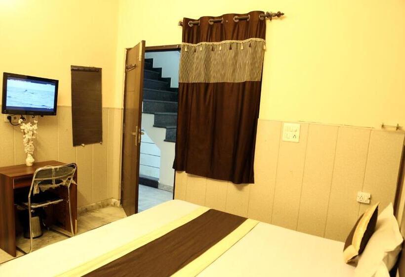 اتاق استاندارد, Time Square Guest House
