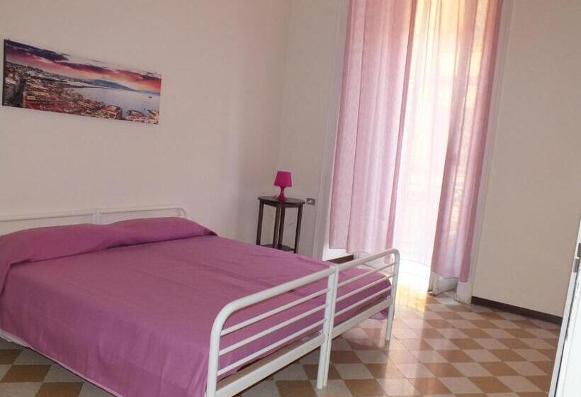 اتاق لوکس, O Sarracino B&b