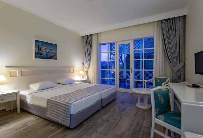 Номер Клуб, Euphoria Palm Beach Resort