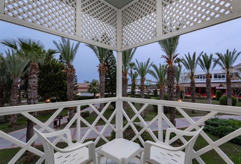 Люкс Клуб, Euphoria Palm Beach Resort