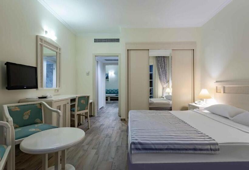 Люкс Клуб, Euphoria Palm Beach Resort