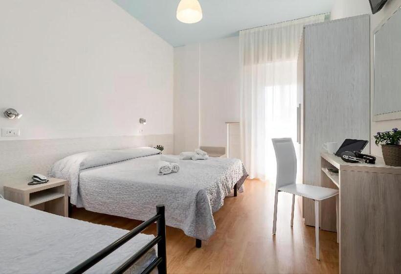 Трехместный Номер Стандарт с Балконом, Kursaal Di Bellaria