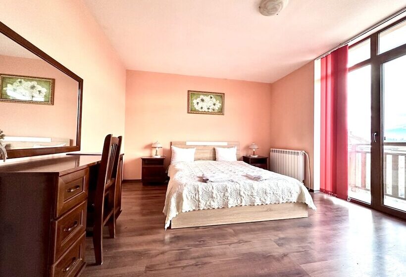 Апартаменты Comfort 2 Спальни, Family Hotel Carpe Diem