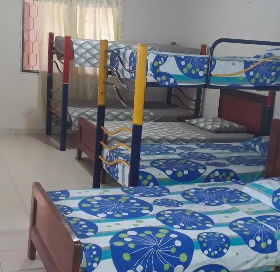 اتاق سوپریور خانوادگی, Granada Inn