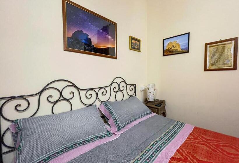 اتاق استاندارد چهار تخته, Dolmen House