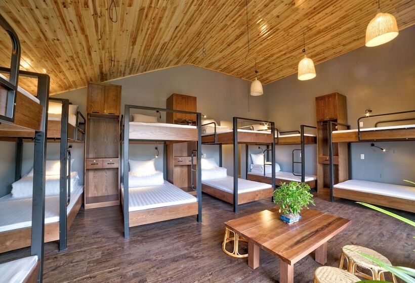 تختخواب در اتاق مشترک, Lustig Hostel