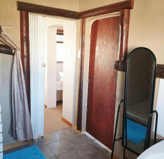 اتاق خانوادگی, Sunflower Self Catering