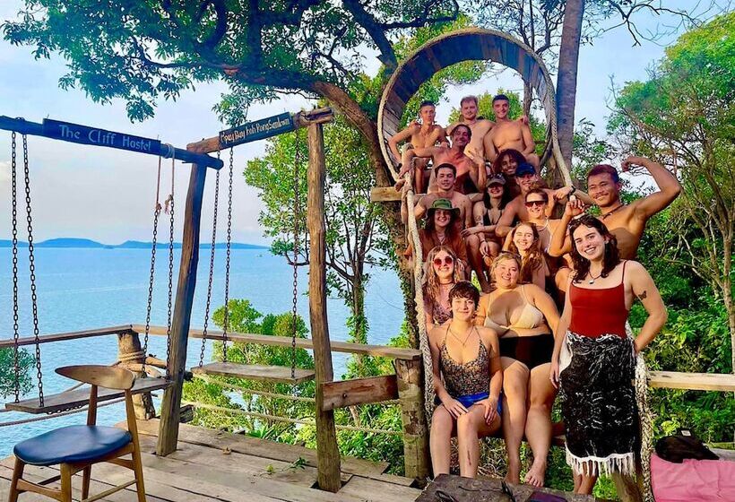 تختخواب در اتاق مشترک, The Cliff Hostel