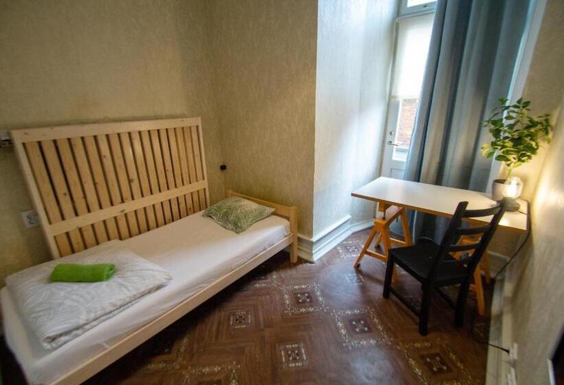 اتاق استاندارد یک نفره, Imaginary Hostel