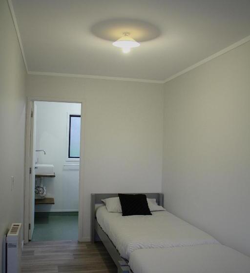 Basic Rum, Hugo & Carter S Backpackers & Motel