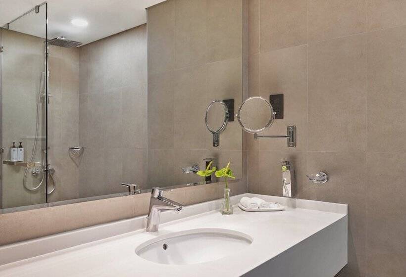 Студио Стандарт Вид на Море с Балконом, Beach Bay Hotel Mirfa