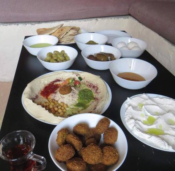 اتاق خانوادگی, Petra Bedouin Bed And Breakfast